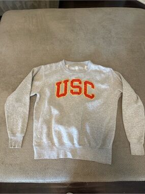 USC Logo Grey Crewneck Sweatshirt - Classic Collegiate Style